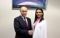 image Vladimir Putin and Evghenia Guțul