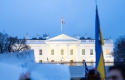 White House flying US and Ukraine flags on Feb 24, 2022