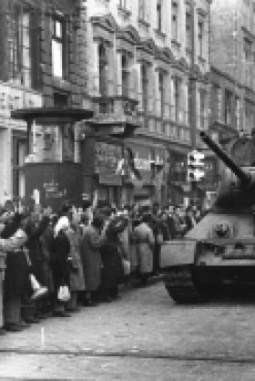 A crowd cheers Hungarian troops in Budapest.